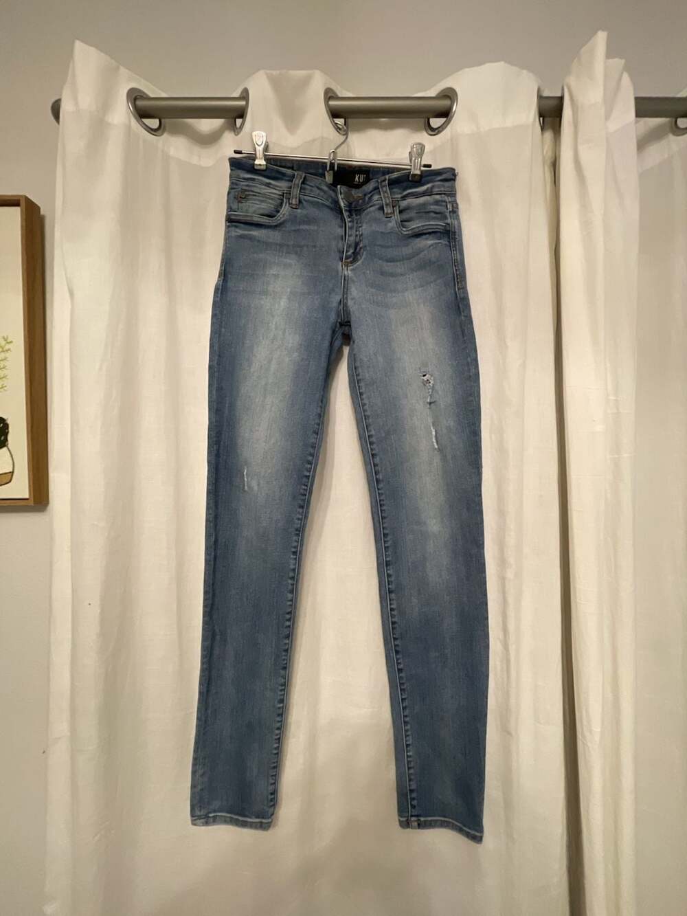 KUT from the Kloth Size 2 Skinny Jeans Style KP4880MJ5
Distressed